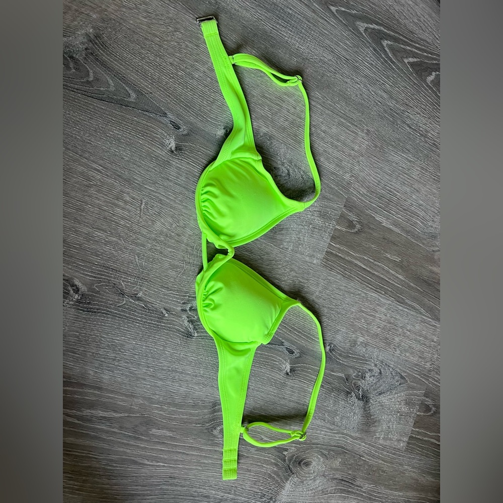 Neon green two piece bikini - Picture 1 of 4